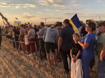 Бумбокс сыграл концерт на границе с Крымом фото