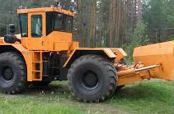 Спорткары чиновников раздавили бульдозером (Видео) фото