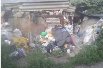 Дом-свалка пугает мелитопольцев свыше десяти лет  фото