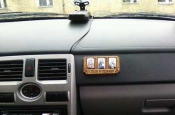 Нужны ли иконы в машине  фото