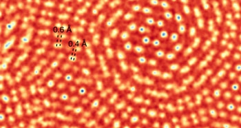 Ученые впервые увидели атом вживую  фото