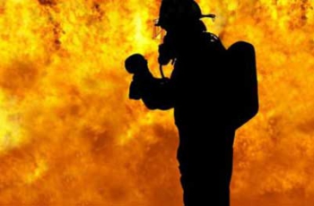 В Кирилловке горел крупный недострой фото