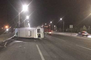 На Набережной в Запорожье перевернулась маршрутка, водитель был пьян  фото