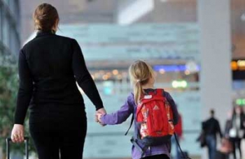 Вывозить детей за границу теперь придется по новым правилам: закон вступил в силу фото