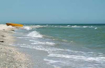 В Кирилловке посреди Азовского моря появился остров развлечений   фото