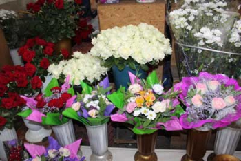 Почем букеты к празднику знаний на рынке  фото