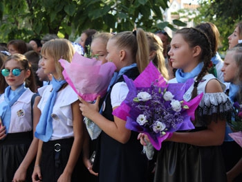 В СШ № 25 прозвенел 55-й Первый звонок (ФОТО, ВИДЕО) фото