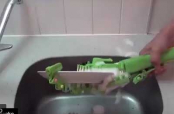 В Японии появился гаджет, который сам моет тарелки  фото