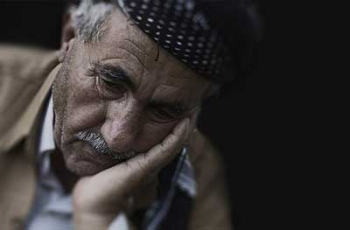 В Энергодаре под подъездом ночует бывший прапорщик  фото