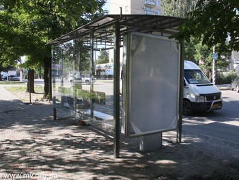 В Мелитополе остановку переодели и переименовали  фото