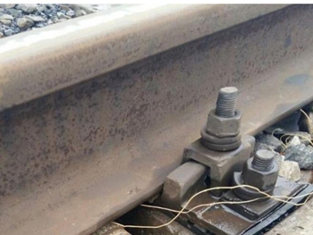 В Запорожской области на пути следования пассажирских поездов обнаружили взрывное устройство фото