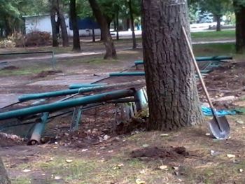 В парке больше негде играть в городки  фото