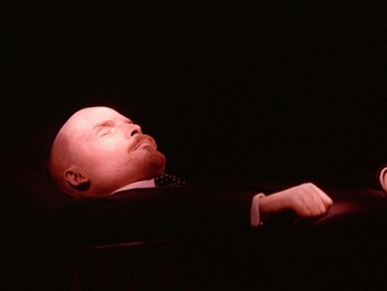 «От его тела осталось 20%»: как Ленин превратился из лидера большевиков в коммунистические мощи  фото