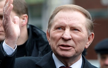 Кучма вышел из переговорной группы в Минске фото