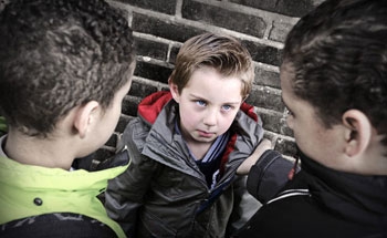 Украинских школьников и учителей будут наказывать за травлю фото