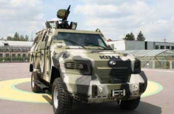 Дубинки и элекрошокеры в законе - кому разрешили использовать спецсредства против людей фото