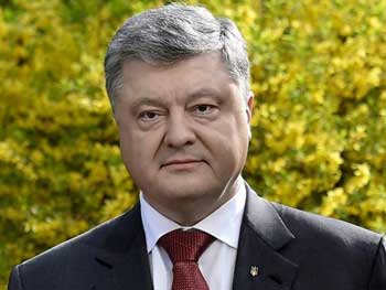 Порошенко на День учителя вспомнил, как носил рюкзак какой-то девочке фото