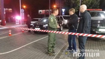 В Одессе из помпового ружья расстреляли машину активиста Автомайдана фото