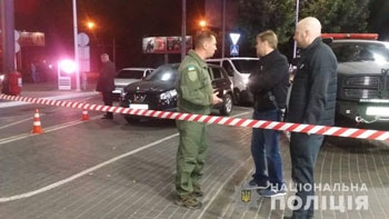 В Одессе из помпового ружья расстреляли машину активиста Автомайдана фото