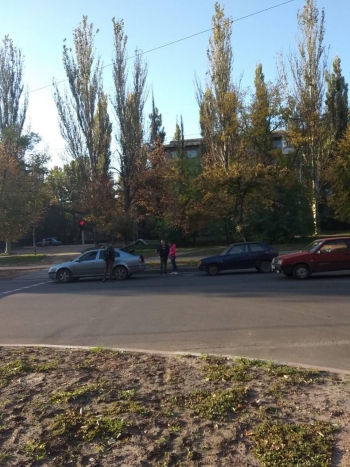 На бульваре поцеловались авто фото