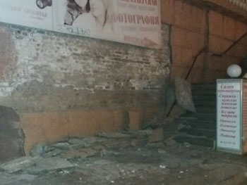 В центре Запорожья от дома отвалилась стена фото