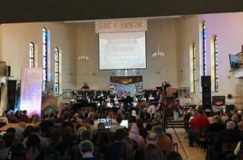 С претензией на рекорд - мелитополец присоединился к созданию рукописной Библии фото