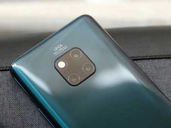 Новые смартфоны Huawei с тремя камерами от Leica и аналогом Face ID фото