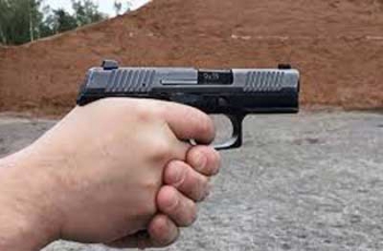 В центре Запорожья мужчина устроил стрельбу фото