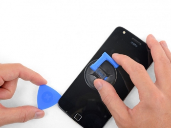 Motorola выпускает наборы для ремонта смартфона на дому фото