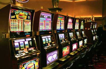 Активисты Мелитополя устроили облавы на залы игровых автоматов фото