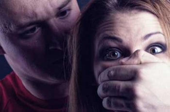 В Запорожье домохозяйка спасла девушку от насильника фото