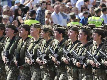 Вступил в силу закон о равных правах женщин и мужчин в ВСУ фото