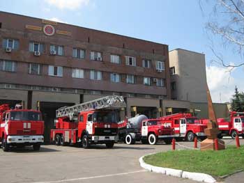 В центре Киева возле Контрактовой площади возник масштабный пожар. Фото фото