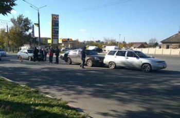 Полиция разобралась, кто устроил тройное ДТП на проспекте фото