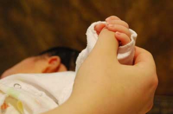 В Украине с нового года вместо декрета предлагают нанимать нянь фото