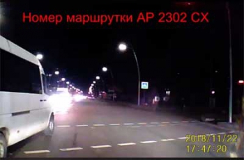 Мелитопольский маршрутчик с пассажирами проехал по встречке на красный фото