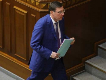 СМИ: Луценко уехал из страны перед введением военного положения фото