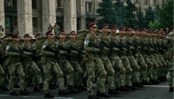 В украинской армии введут собственную, уникальную строевую систему фото