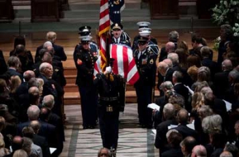 Как прошла церемония прощания с Джорджем Бушем-старшим в США (Фоторепортаж) фото