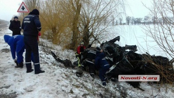 Под Николаевом в жутком ДТП погибли 8 человек, двое из них дети  фото