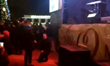 Мелитополец сделал предложение на главной сцене в новогоднюю ночь  фото