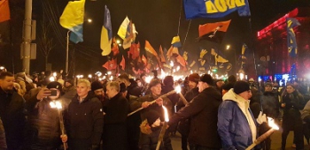 В Киеве от парка Шевченко начался факельный марш в честь Бандеры  фото