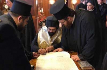 Все члены Синода Вселенского патриархата подписали Томос для Украины фото