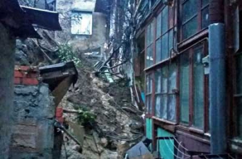 В Крыму сошел селевой поток и заблокировал людей в домах  фото