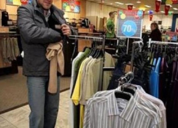 Узкая специализация: рецидивист в Мелитополе воровал джинсы и сковородки с витрин фото