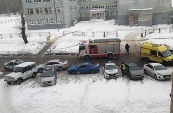 Детей закрыли! В России устроили стрельбу возле школы  фото