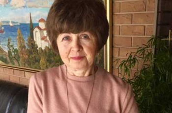 Пенсионерка вышила логотип Гугл и прославилась на весь мир фото