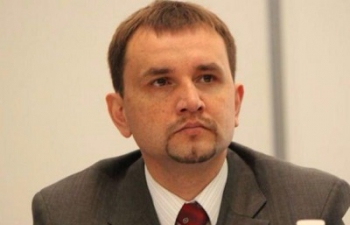 Вятрович вновь призвал отменить выходной 8 марта фото