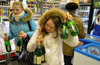 Директор магазина в Мелитополе дорого заплатит за продажу алкоголя школьнице фото