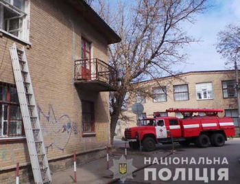 Герои дня: руководство мелитопольской полиции спасало людей из огня  фото